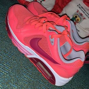 Women’s 7.5 Nike Air shoes